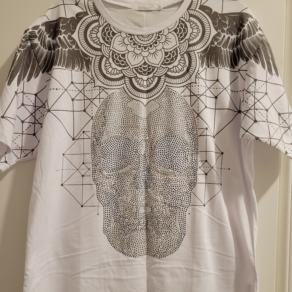 New Woman's skull T-shirt